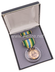 USA - Armed Forces Reserve Medal in Case with Lapel Pin and Ribbon Bar 