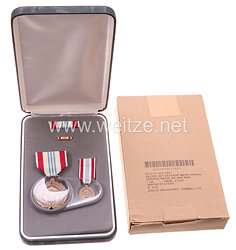 USA - Defence Meritorious Service Medal in Case with Miniature, Lapel Pin and Ribbon Bar 