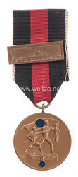 Medaille zur Erinnerung an den 1. Oktober 1938 (Anschluss Sudetenland) mit aufgelegter Spange "Prager Burg"