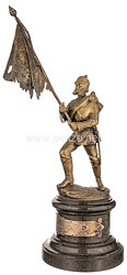 Preußen Bronzefigur eines Fahnenträger als Abschiedsgeschenk vom Offizierskorps des 4. Garde-Regiments zu Fuß an den Major von Einem