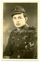 Wehrmacht Heer Portraitfoto eines Obergefreiten mit Nahkampfspange 