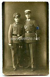Wehrmacht Gruppenfoto eines Angehörigen des Heeres und des SA Feldjägerkorps 