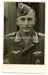 Luftwaffe Portraitfoto eines Unteroffiziers mit Frontflugspange für Kampf- und Sturzkampfflieger