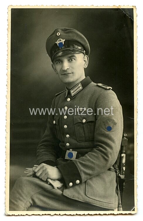 III. Reich Portraitfoto, Oberwachtmeister der Polizei mit Seitengewehr 