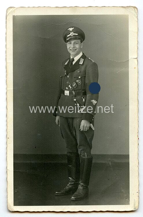 Portraitfoto eines Obertruppführers des Reichsluftschutzbund (RLB) mit Dolch 