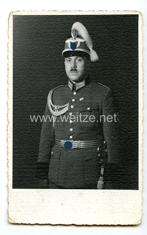 III. Reich Portraitfoto, Oberleutnant der Polizei mit Tschako